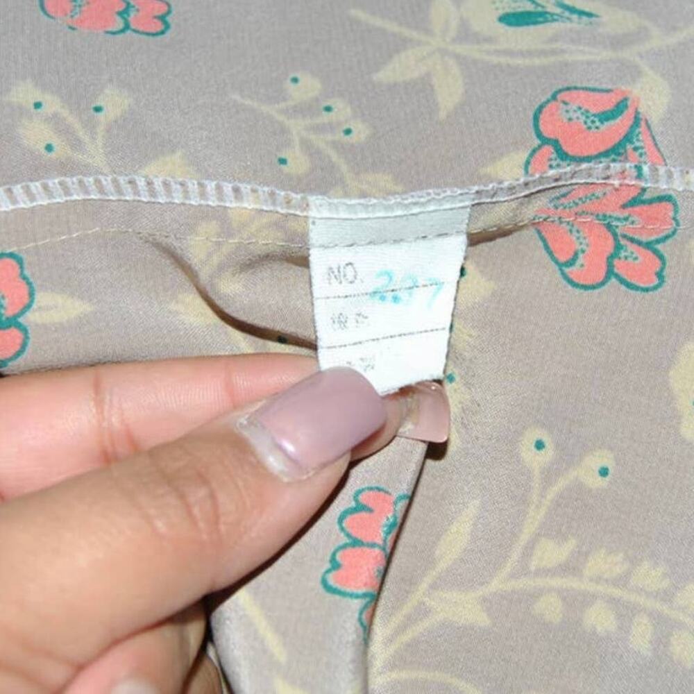 Vintage Floral Ruffled Button Down - Picture 6 of 6